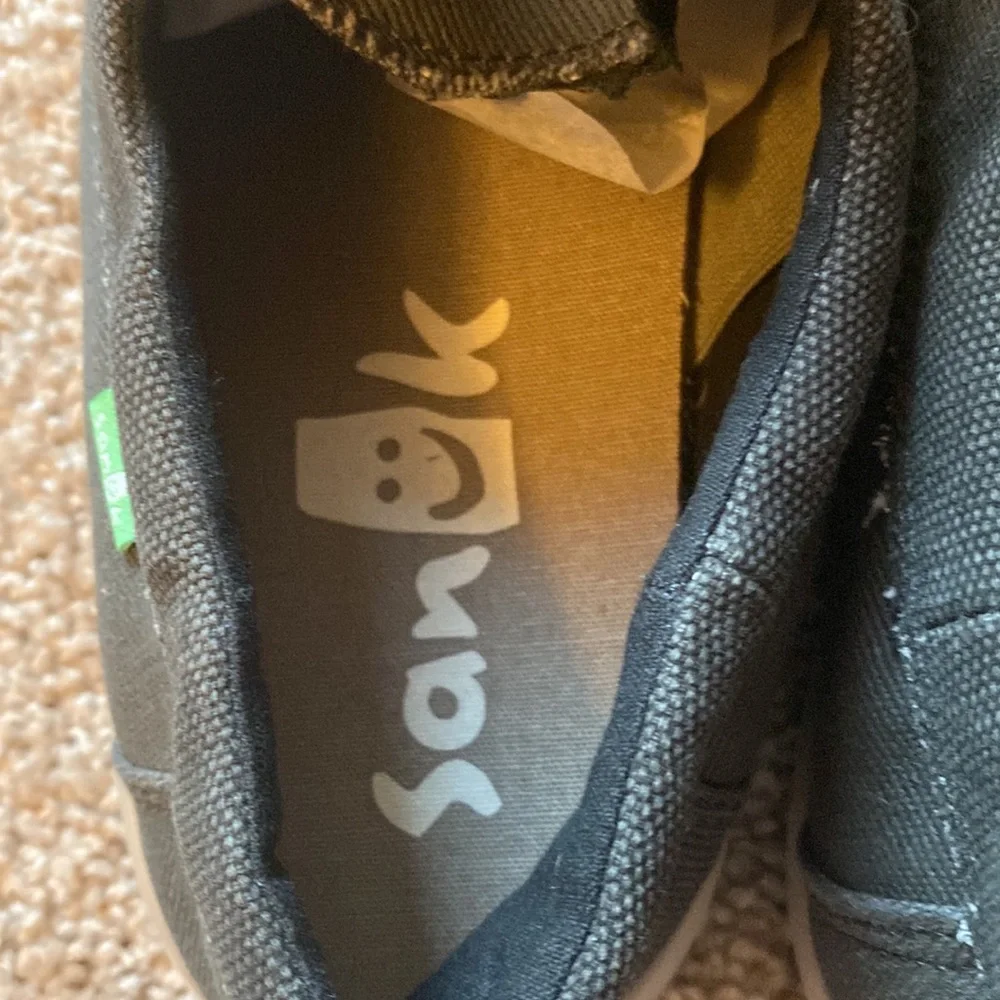 Sanuk men’s canvas lace up boat shoes. Size 10